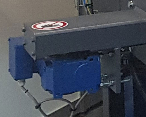 Führungsmechanik einer Druckstrahlkabine im Detail