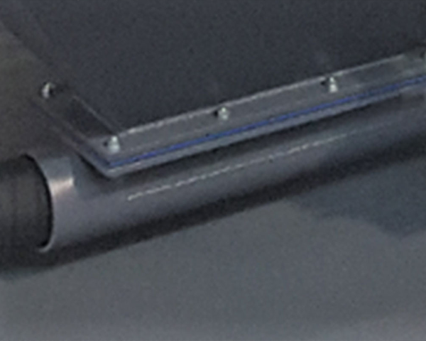 Detail der Strahlmittelführung in einer Druckstrahlkabine